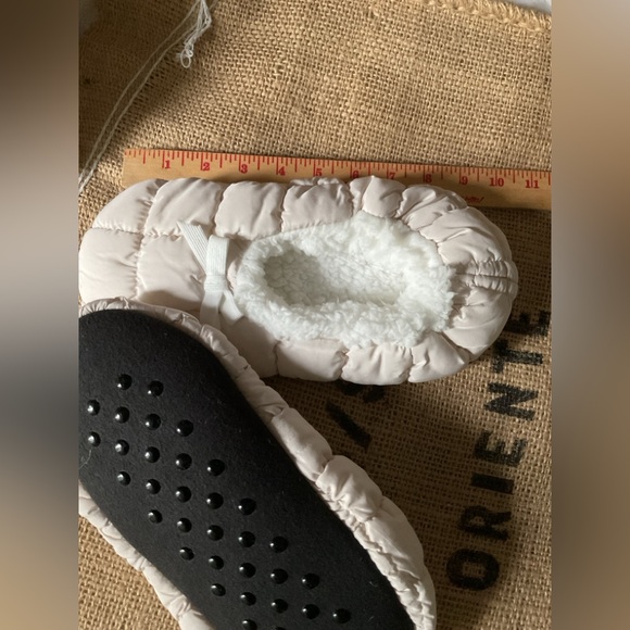 Puffy House Slippers Quilted - Picture 2 of 3